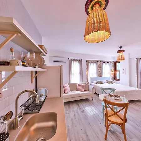 50 Meters To The Long Bazaar In Lavantakas 1 Square Appartement