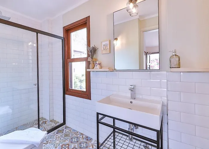 50 Meters To The Long Bazaar In Lavantakas 1 Square Appartement *