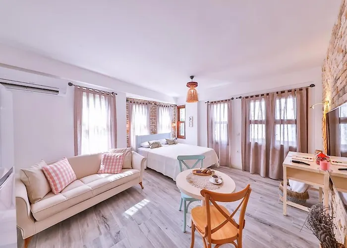 50 Meters To The Long Bazaar In Lavantakas 1 Square Апартаменты