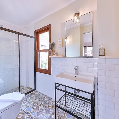 50 Meters To The Long Bazaar In Lavantakas 1 Square Appartement *